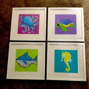 Set of 4 super cute hanging wall art! Perfect for children’s bed or bathroom.